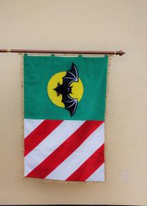 slavnostní ručně šitá sametová vlajka obce Dolní Hořice