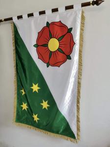slavnostní tištěná saténová vlajka obce Netřebice