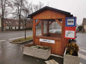 autobusová zastávka pro obec Dubno