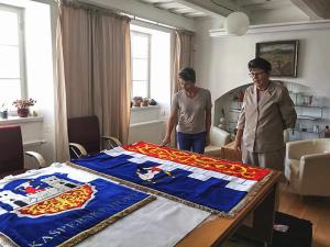 předání znaku a vlajky městu Kašperské Hory