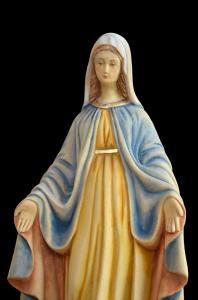 Panna Maria z pískovce